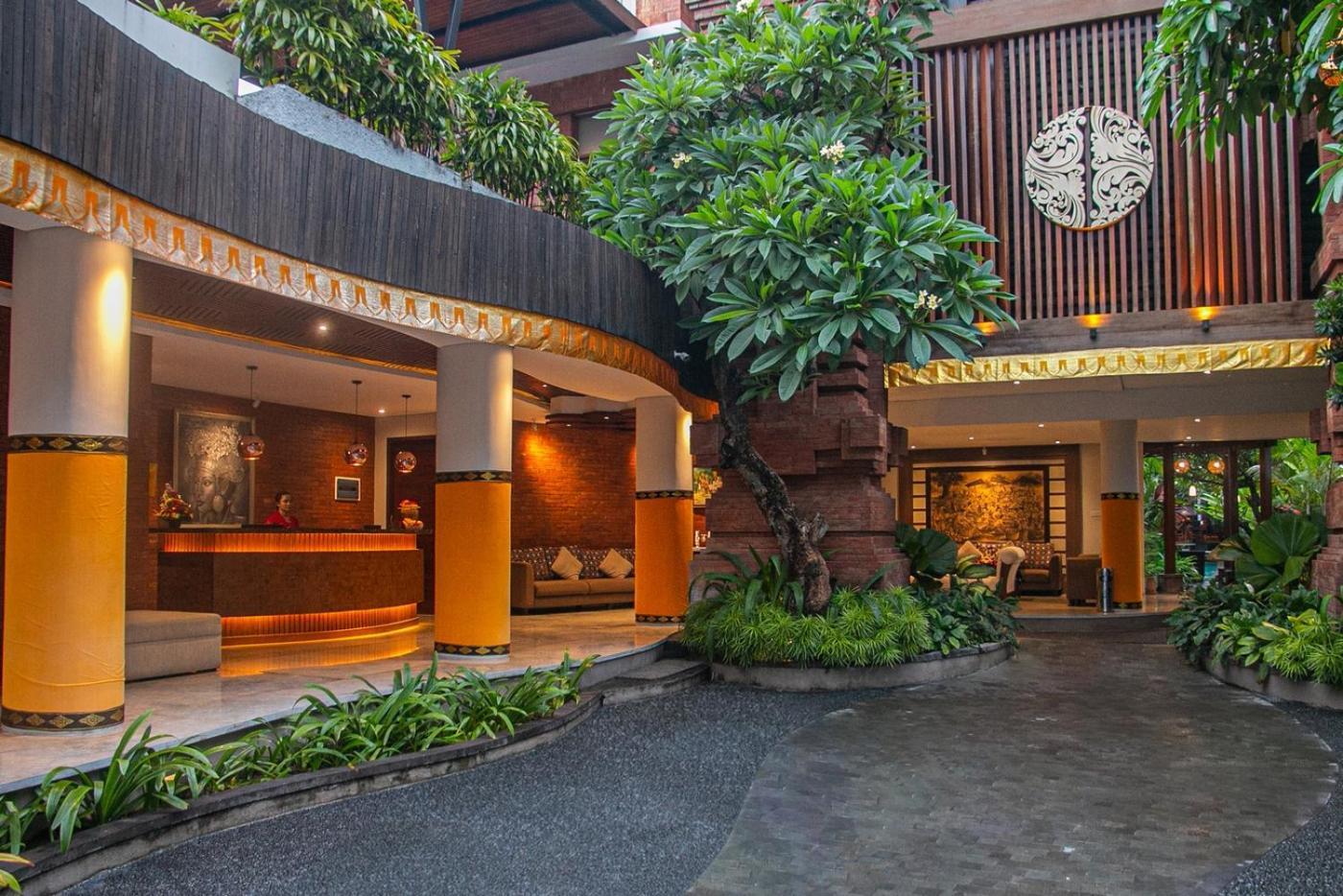 水明漾苏内拉达贾布酒店 丹帕沙 外观 照片